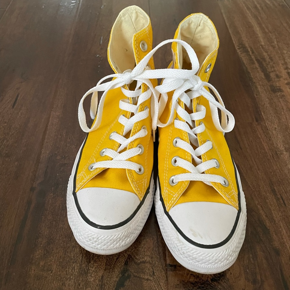High top yellow converse!